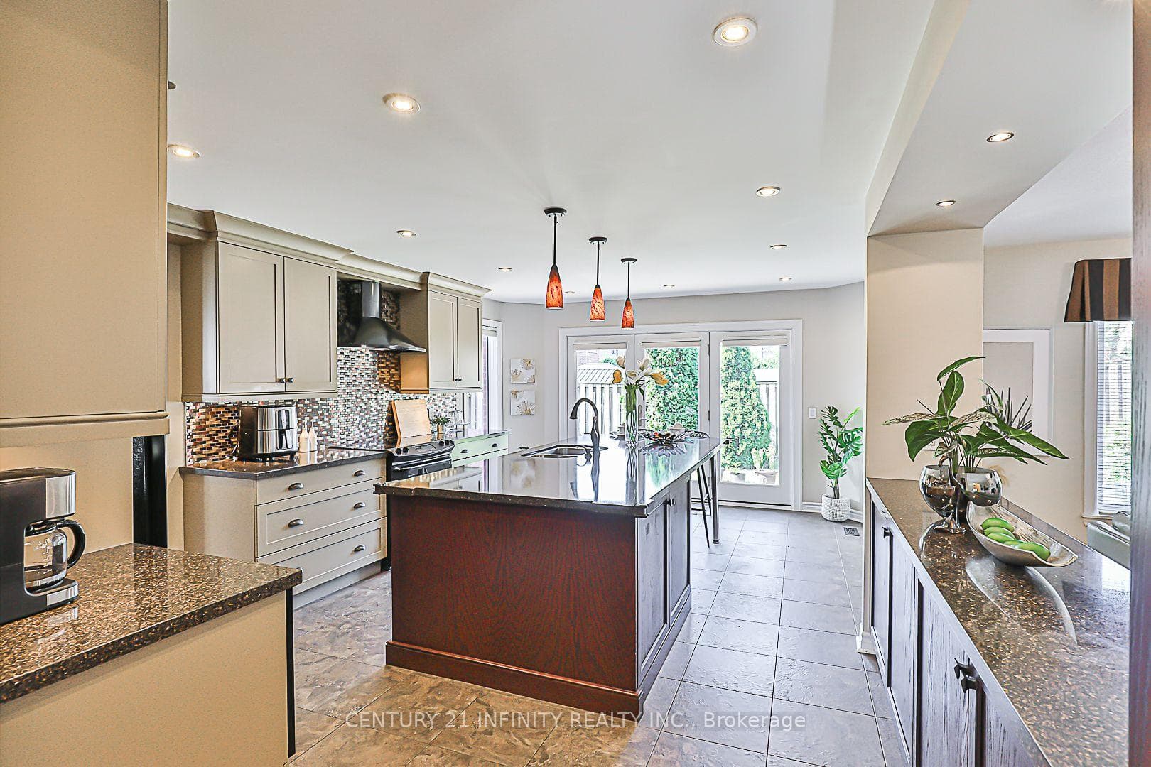 1812 Fernam Street photo 14