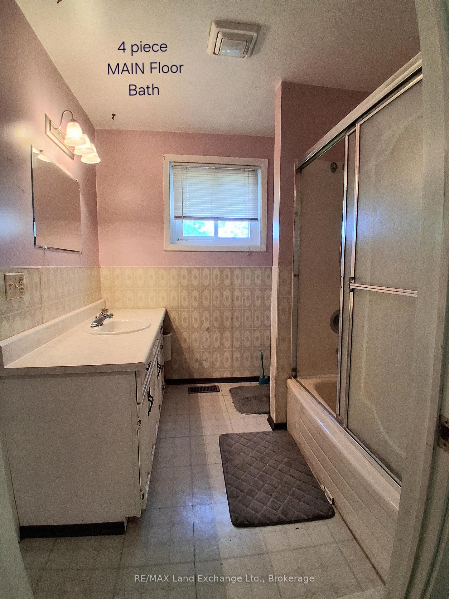 main flr 4 pc bath.