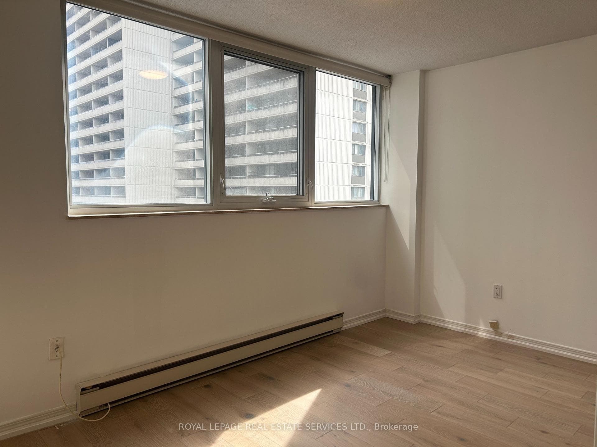 360 Bloor Street Unit 901 photo 9