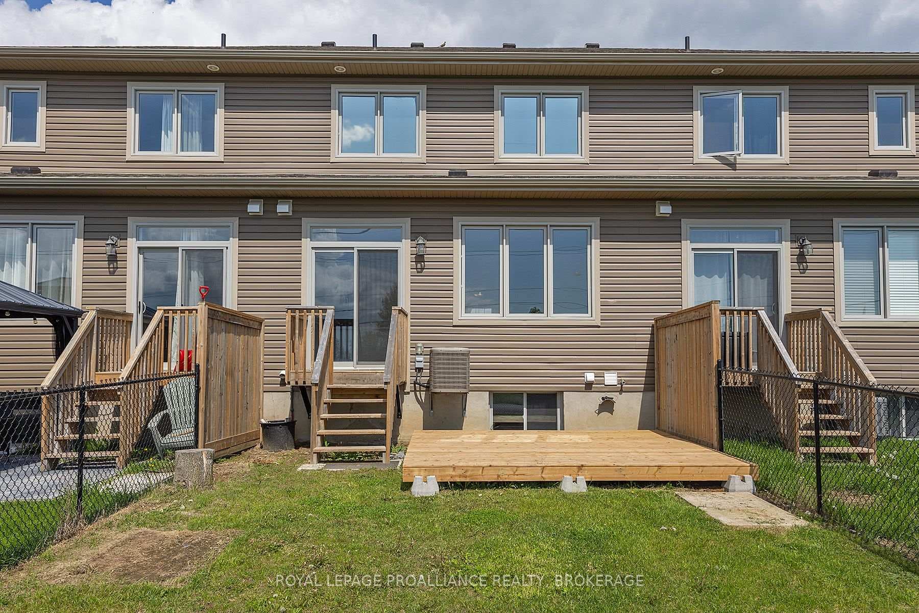 184 Dr Richard James Crescent photo 7