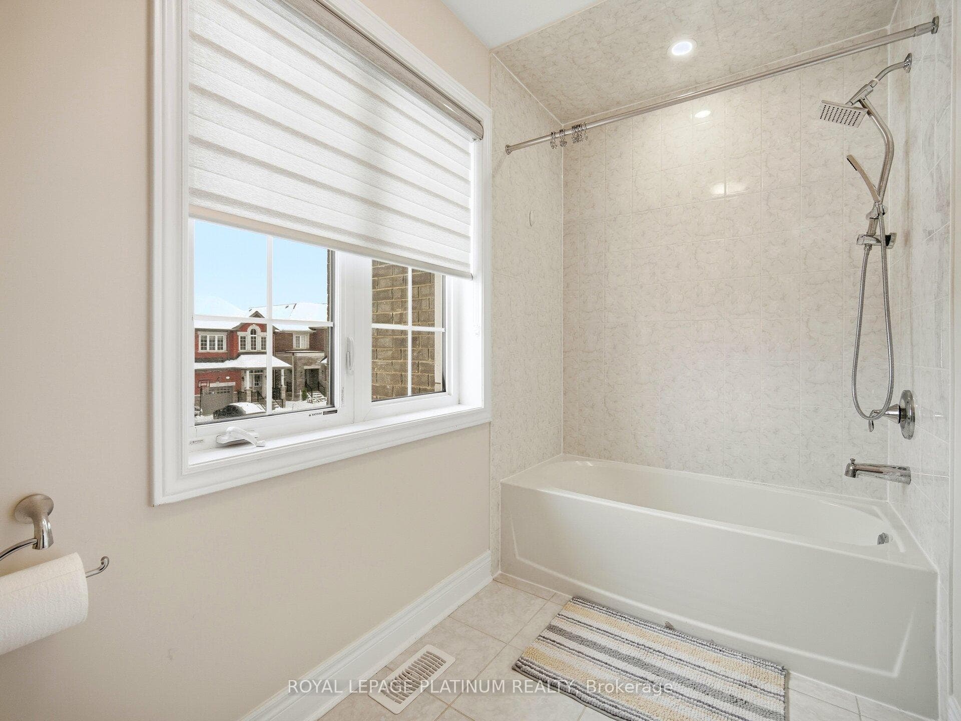 28 OVERSTONE Road photo 32