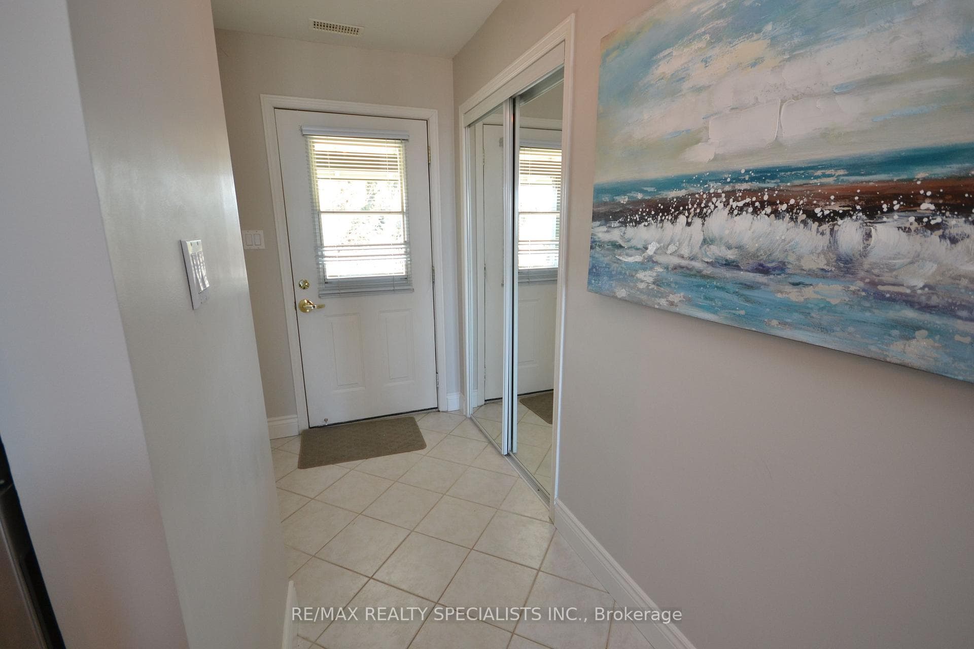 453 Mariners Way photo 3