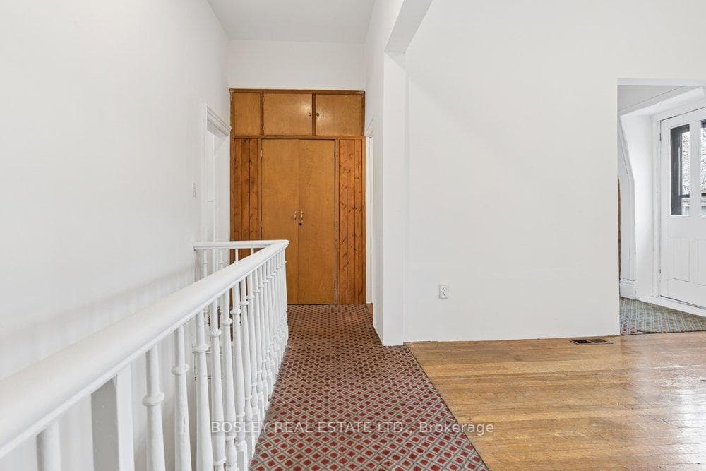 221 Beverley Street photo 28