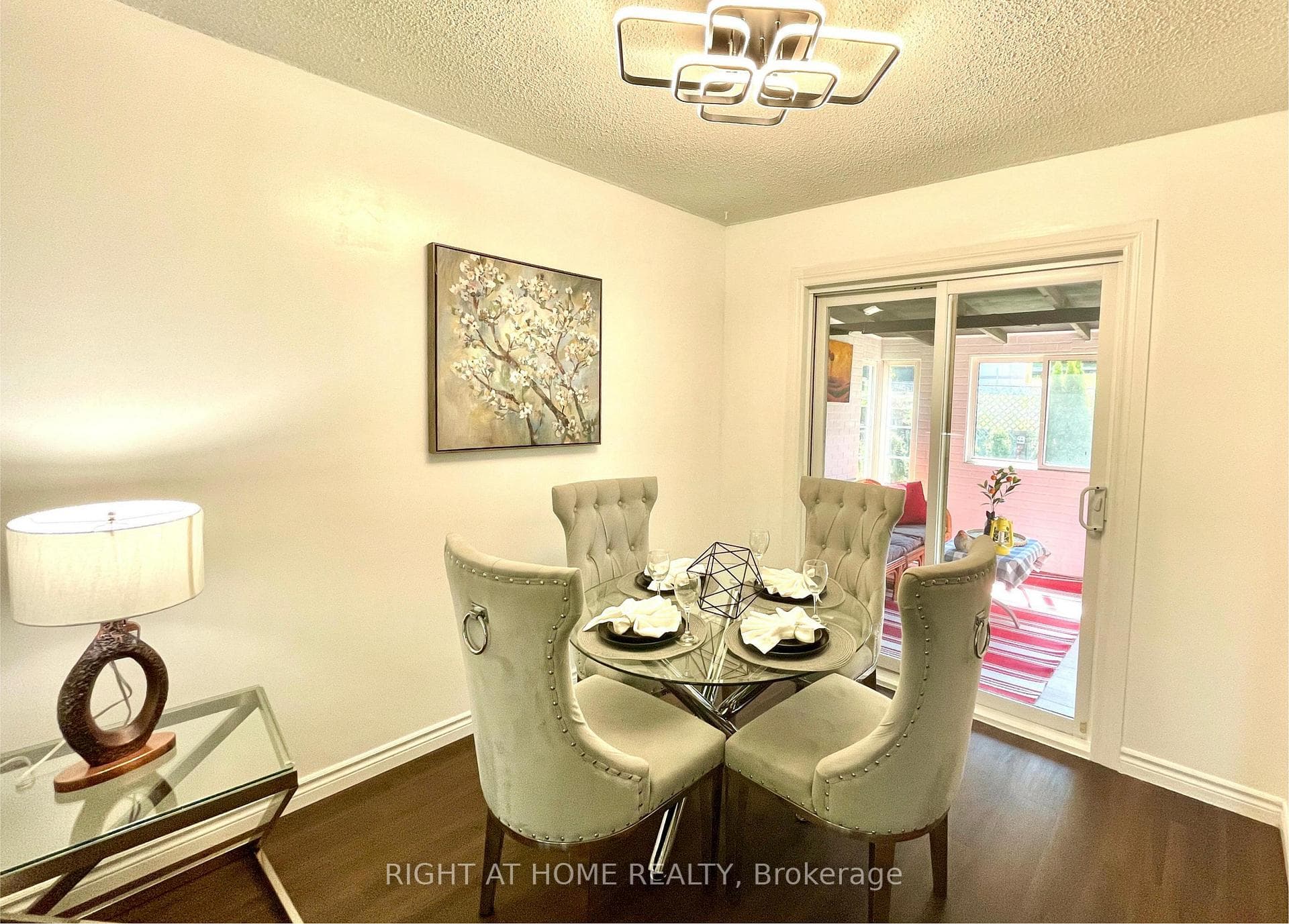 941 Victoria Street photo 14