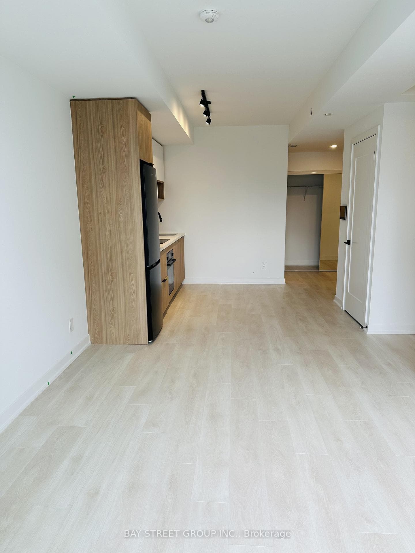 5 Defries Street Unit 1606 photo 2