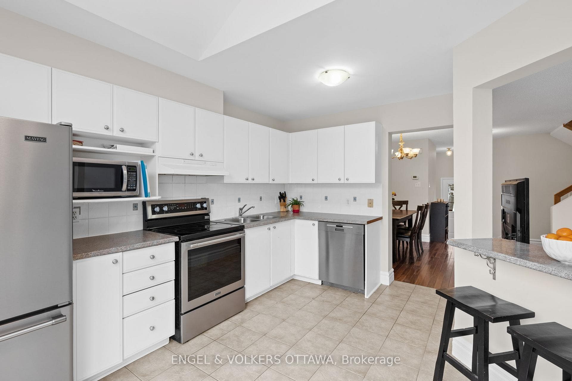 526 Meadowbreeze Drive photo 14