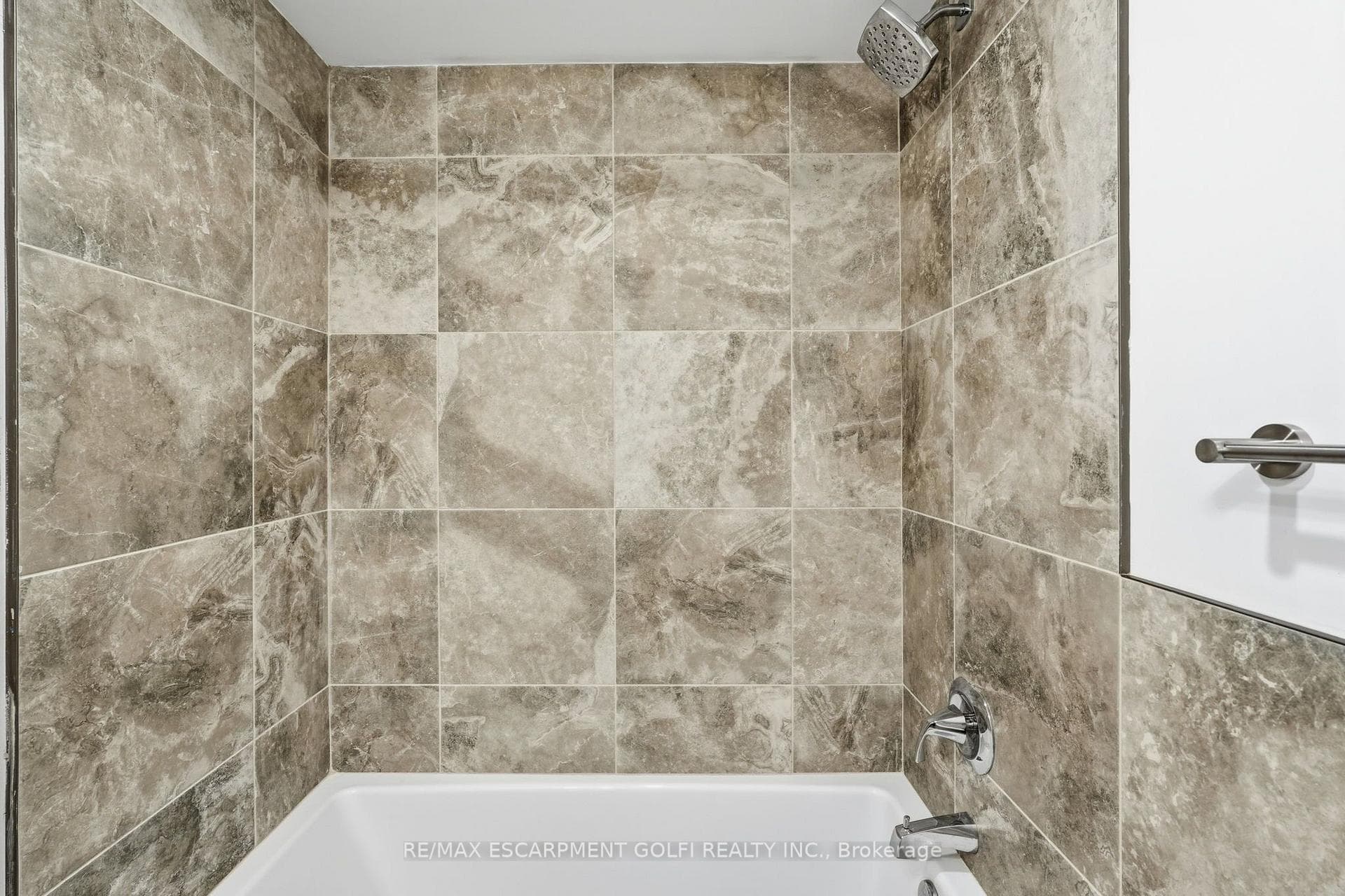 4876 SIMCOE Street Unit 1 photo 14