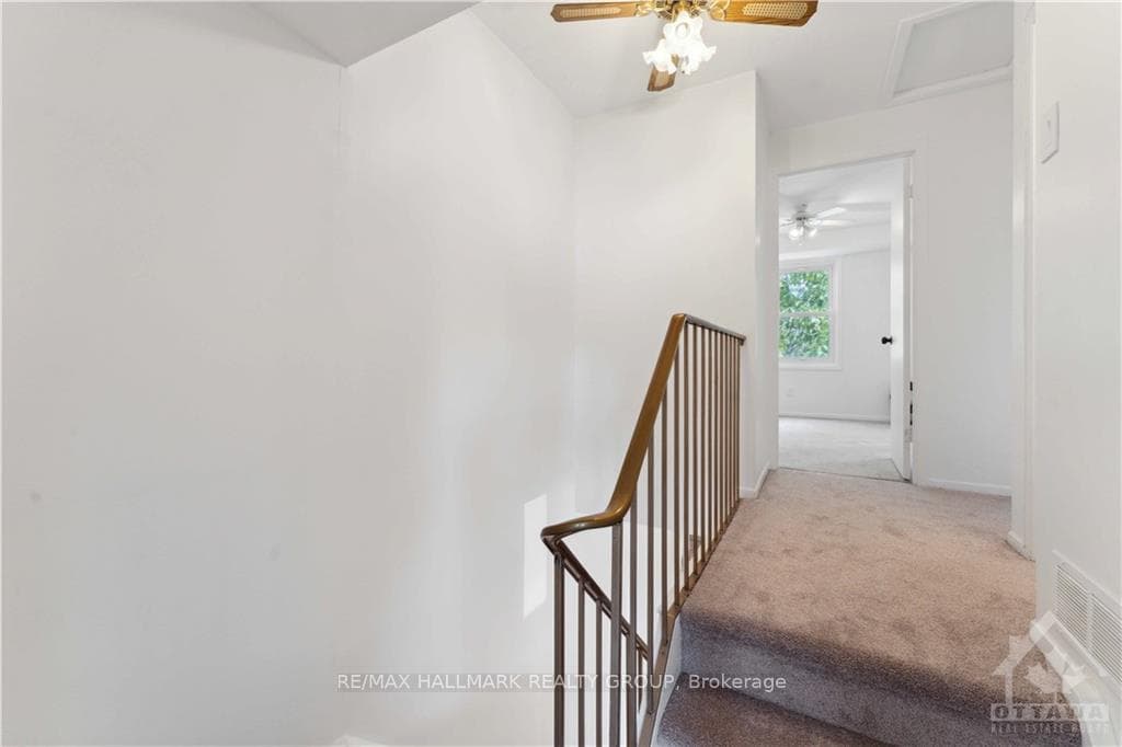 1742 LAMOUREUX Drive Unit A photo 15