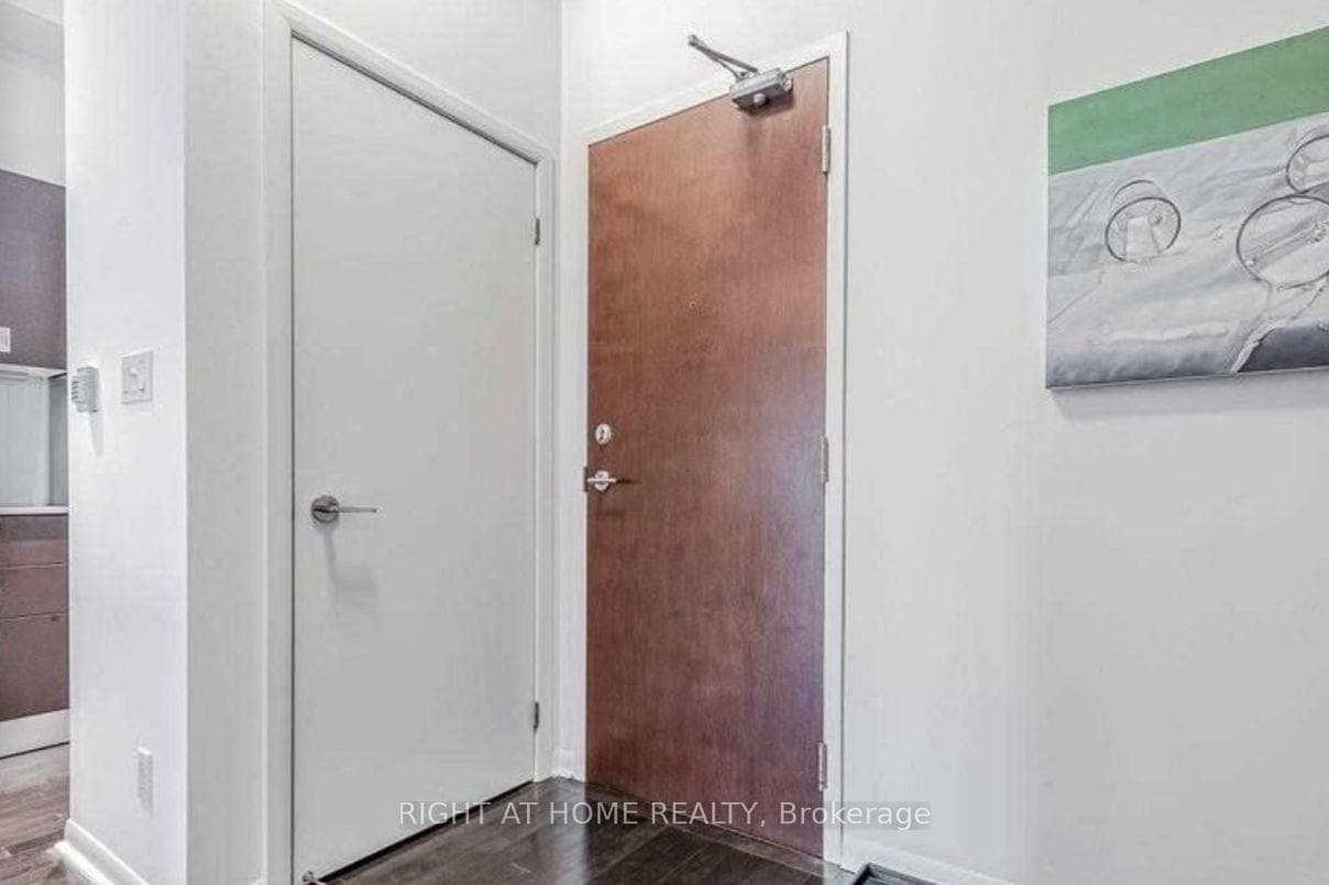 3391 Bloor Street Unit 515 photo 4