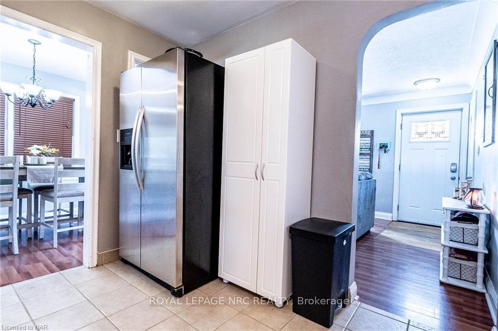 225 BERTIE Street photo 19