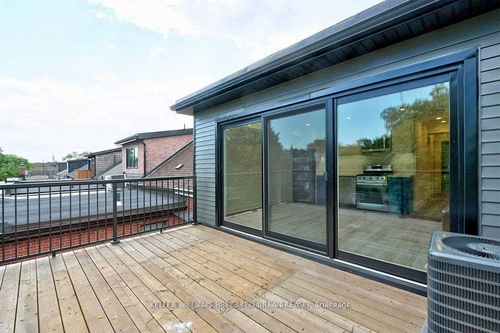 653 Manning Avenue Unit 4 photo 10