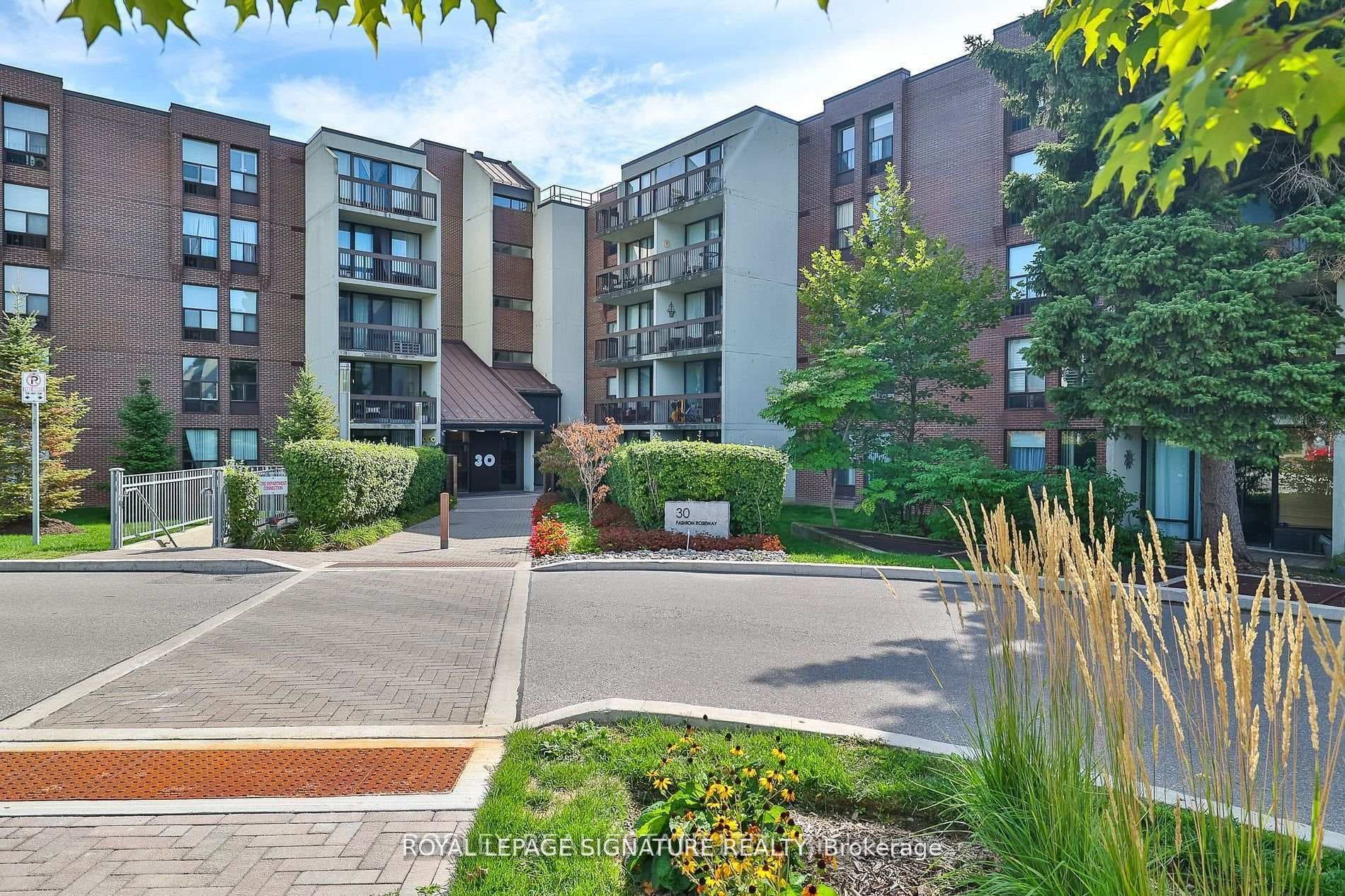 30 Fashion Roseway N/A Unit 404 photo 3