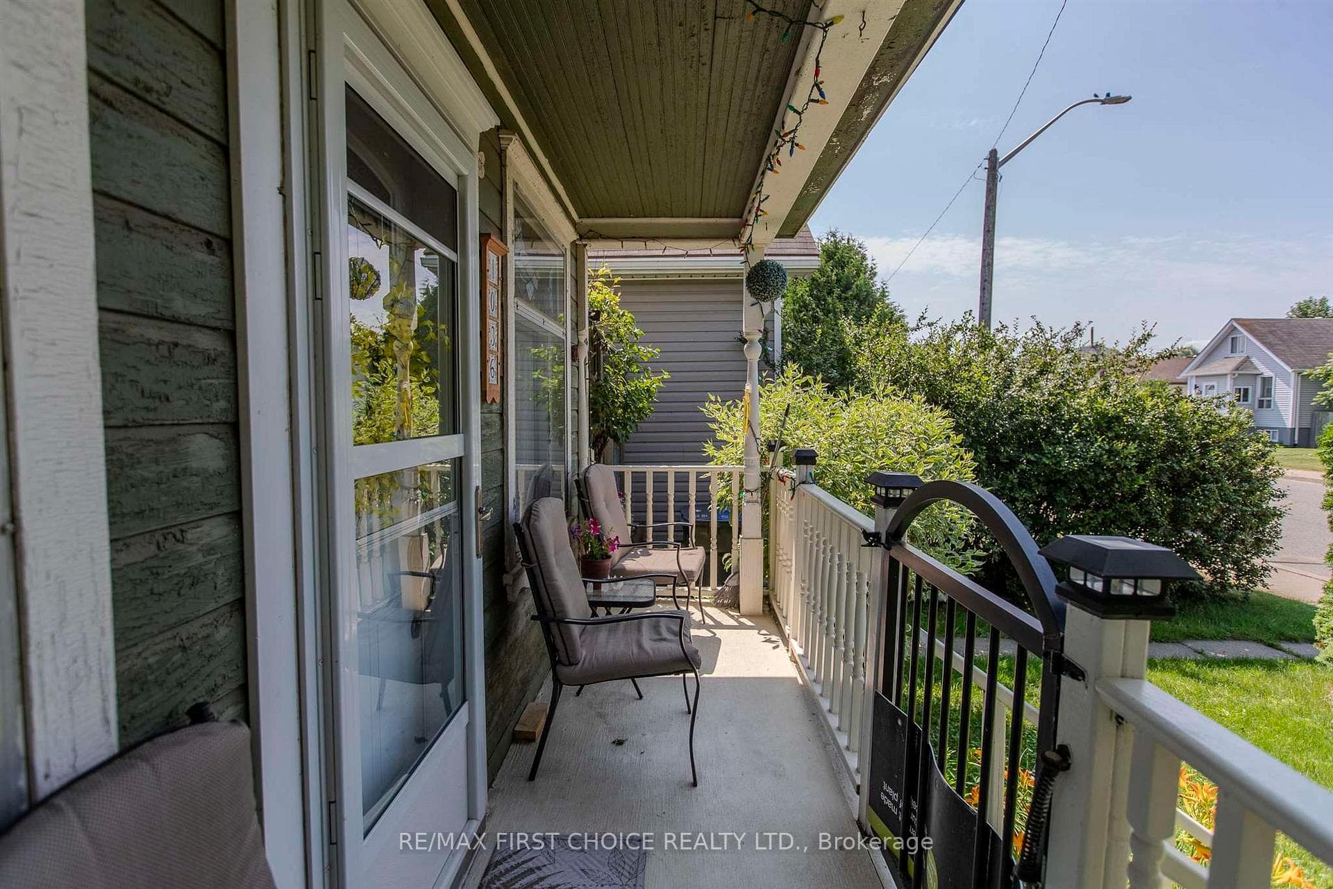 1036 Alexandra Street photo 39