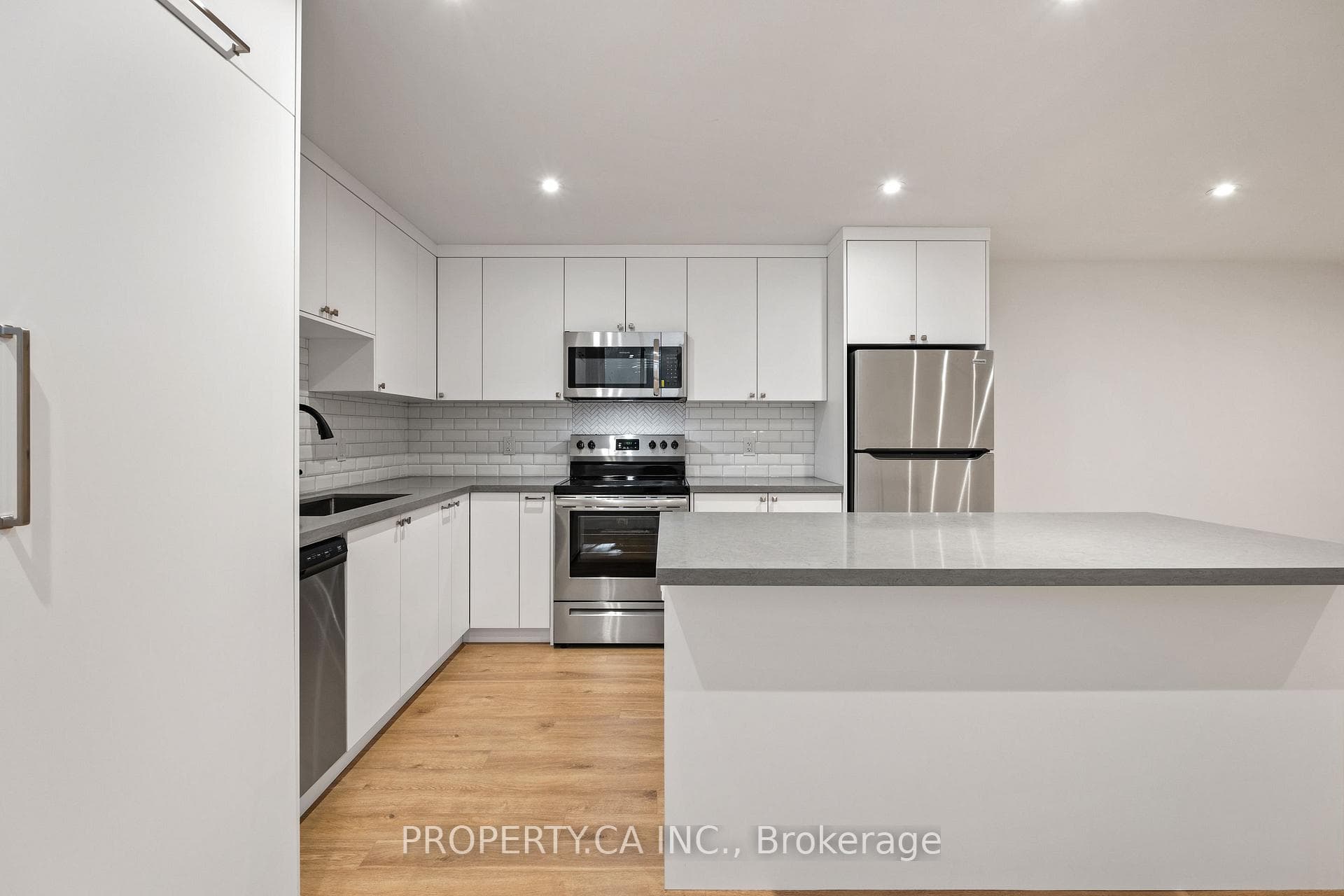 119 Invermay Avenue photo 10