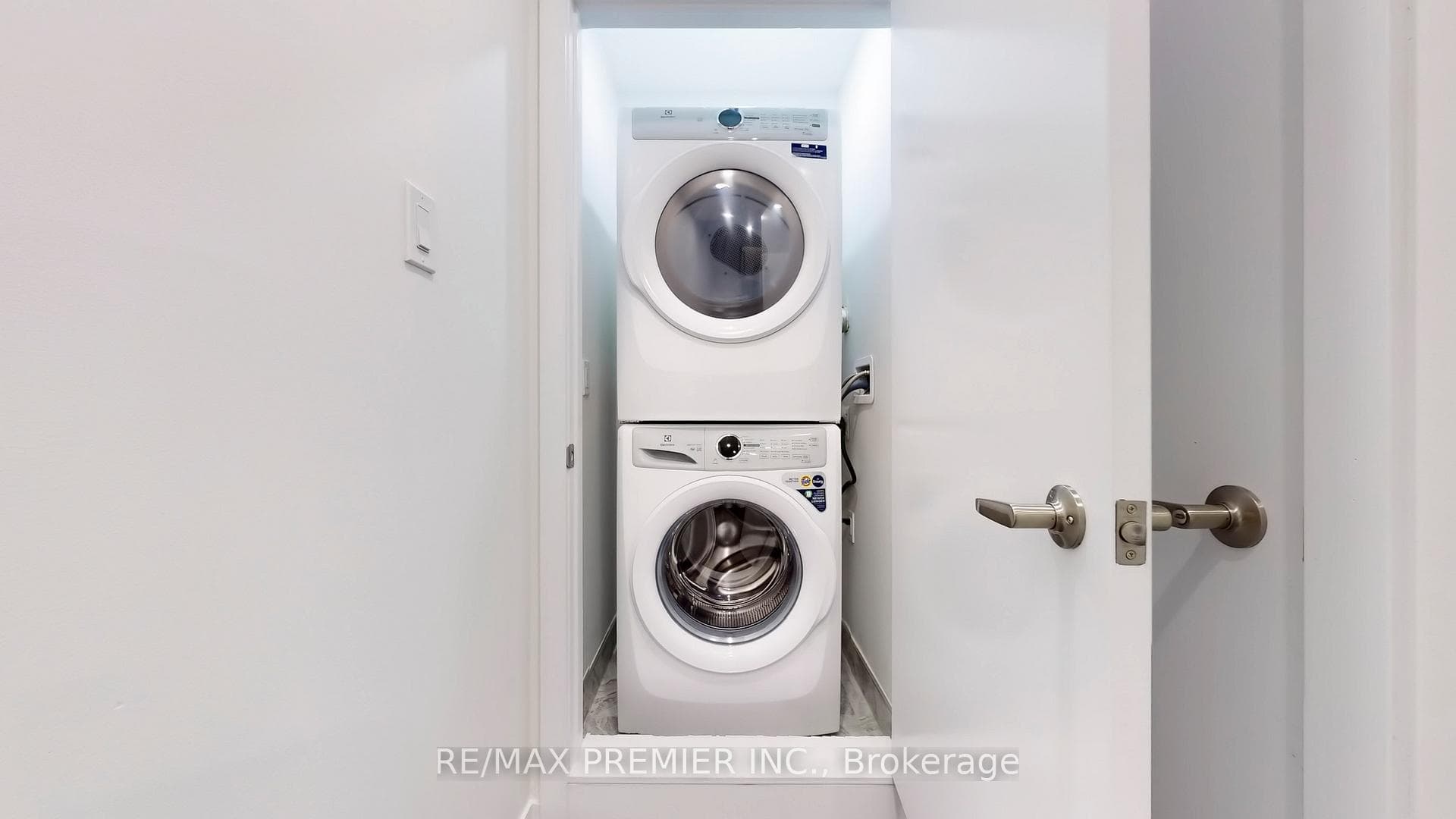 1865 Pickering Parkway Unit 805 photo 18