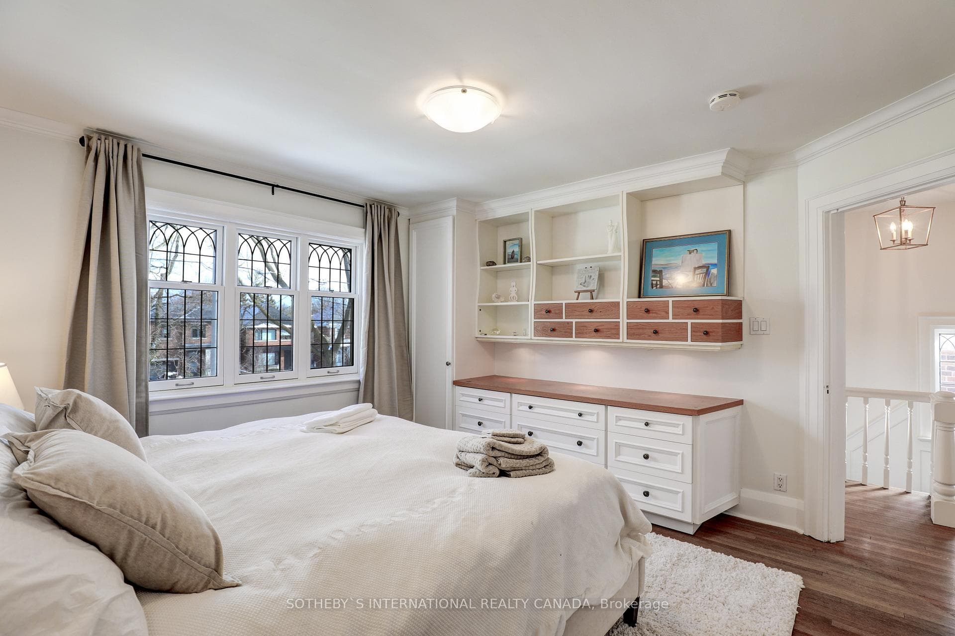 236 Bessborough Drive photo 18