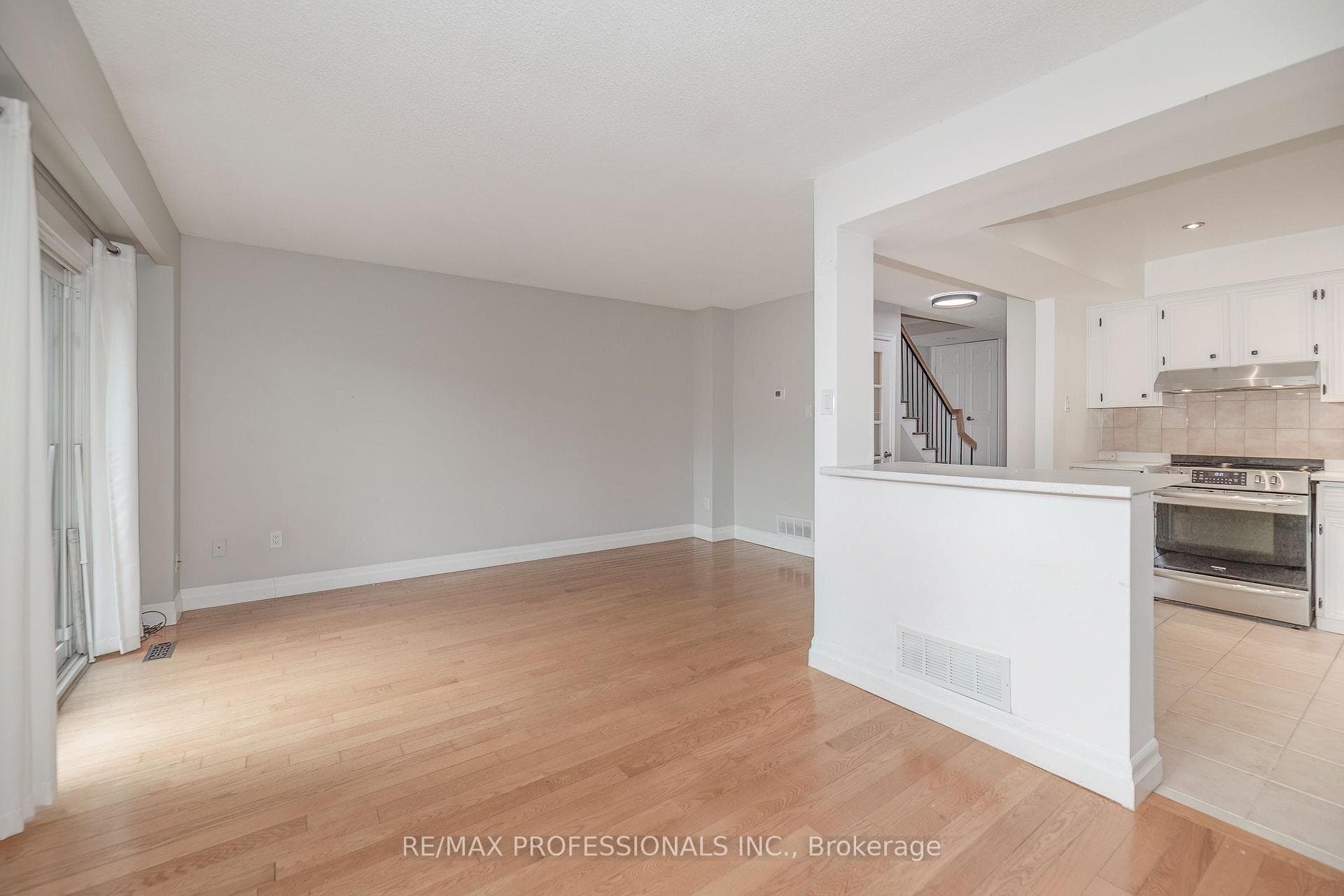 1951 Rathburn Road Unit 20 photo 8