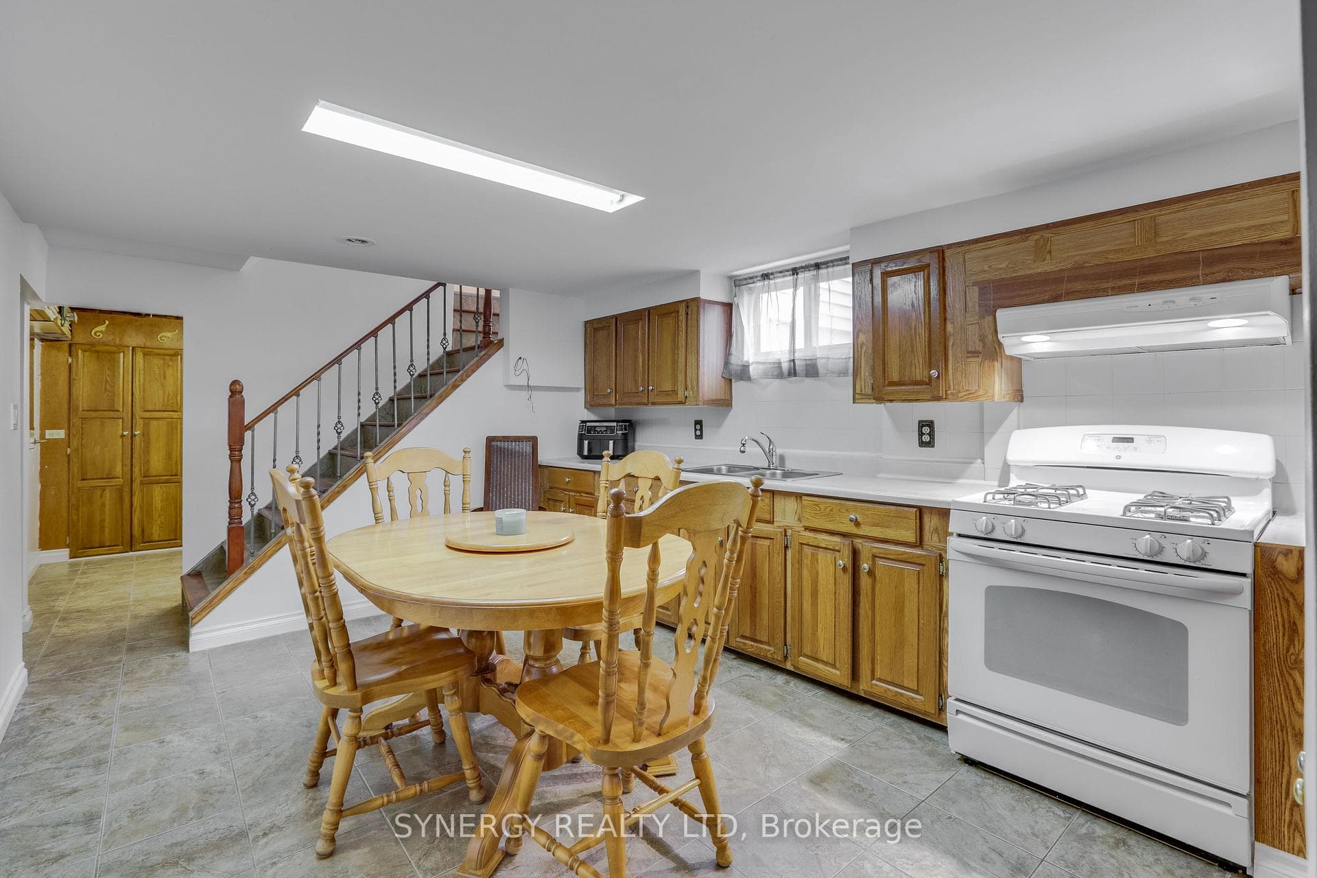 266 Adelaide Street photo 13