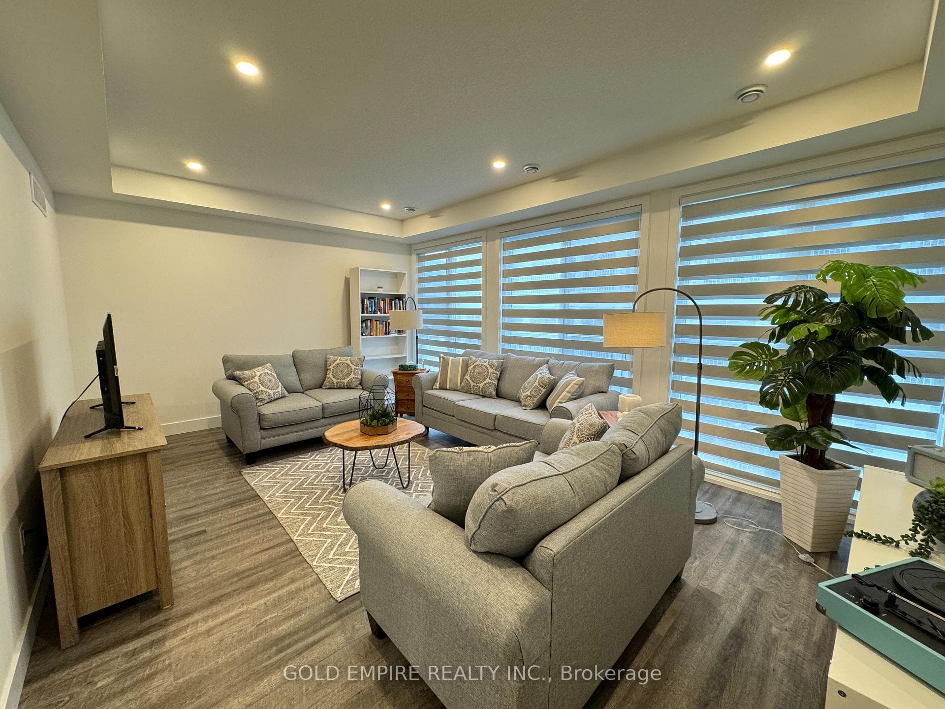 234 EDGEVALLEY Road Unit 11 photo 8