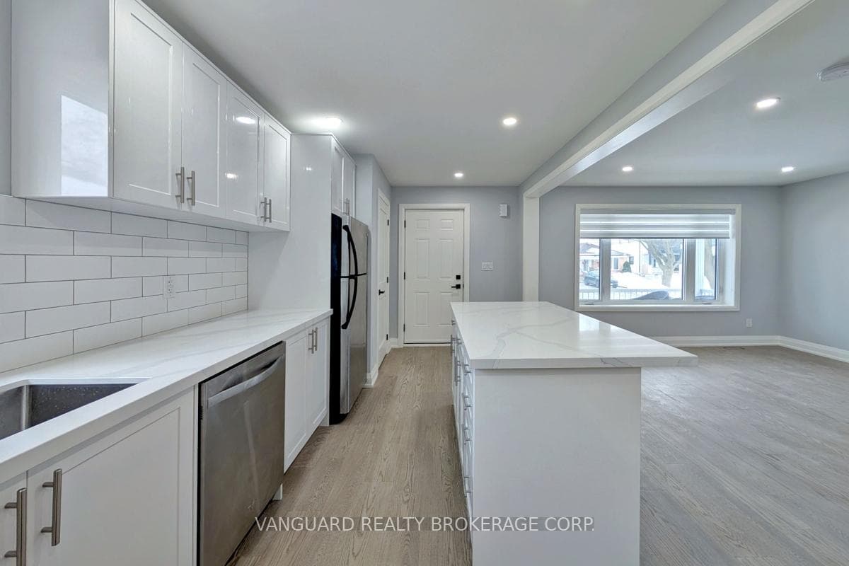 14 Bradfield Avenue Unit Main photo 12