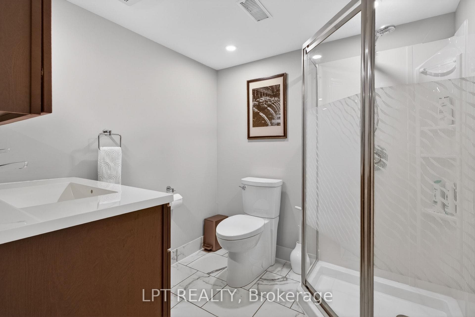 168 Huron Avenue photo 34