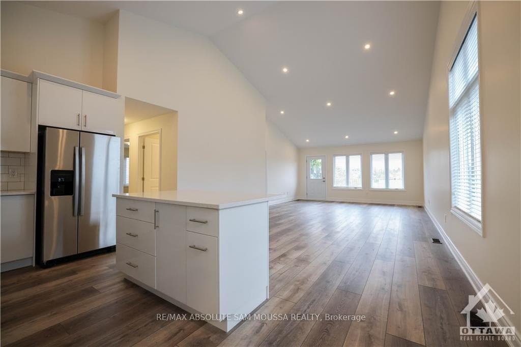42 SENATORS GATE Drive photo 3