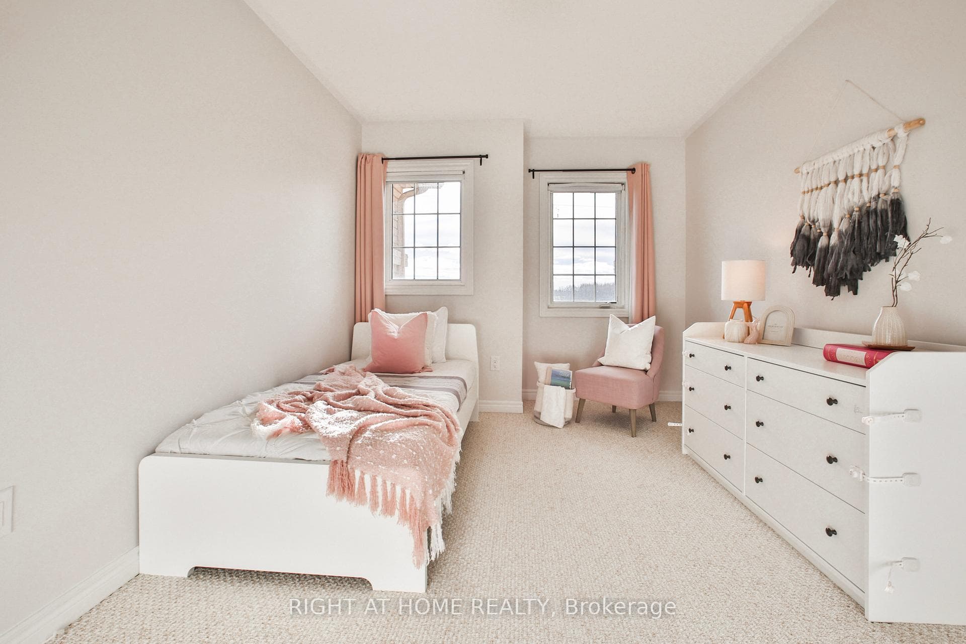 37 Ivor Crescent photo 33