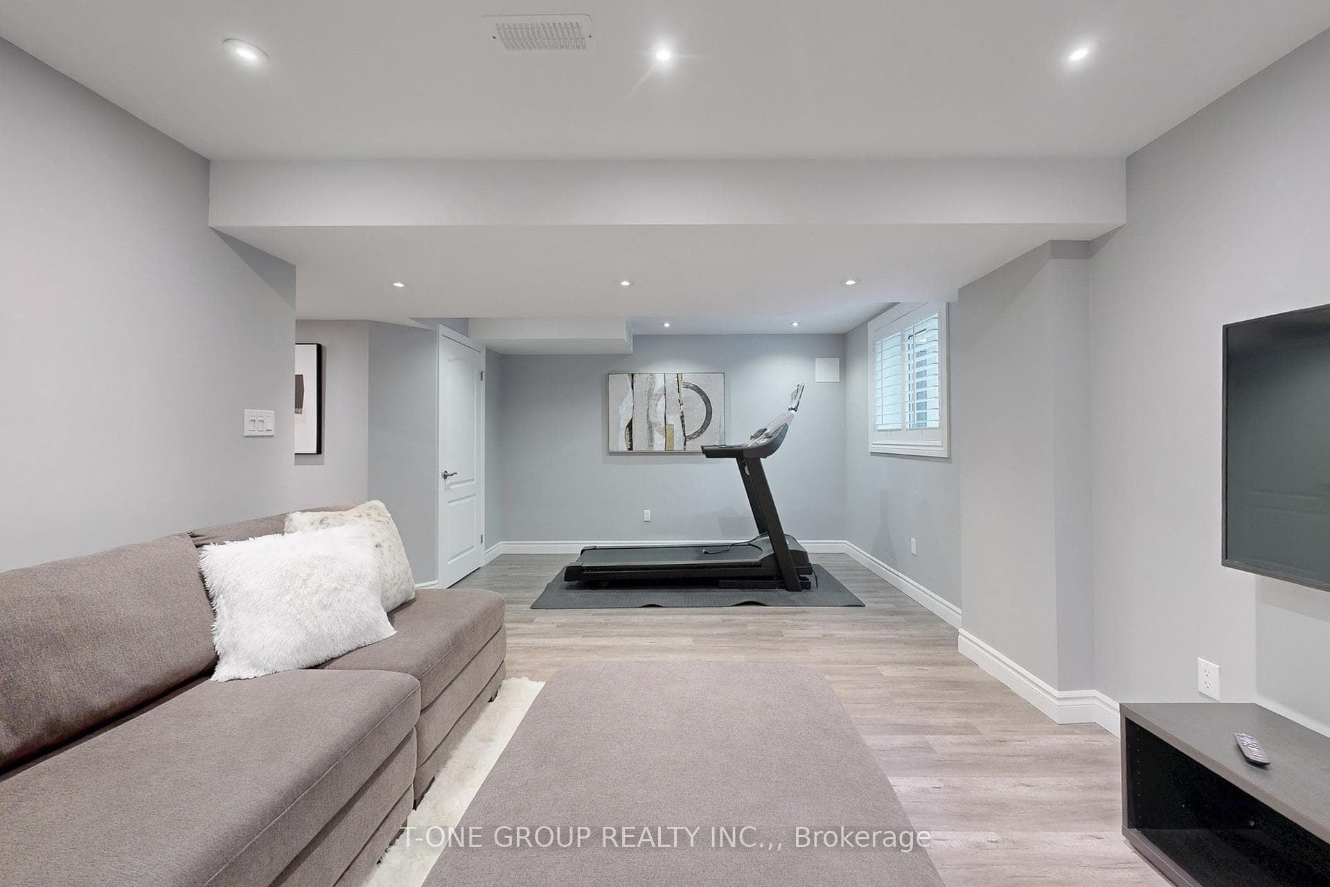 55 Princess Diana Drive photo 36