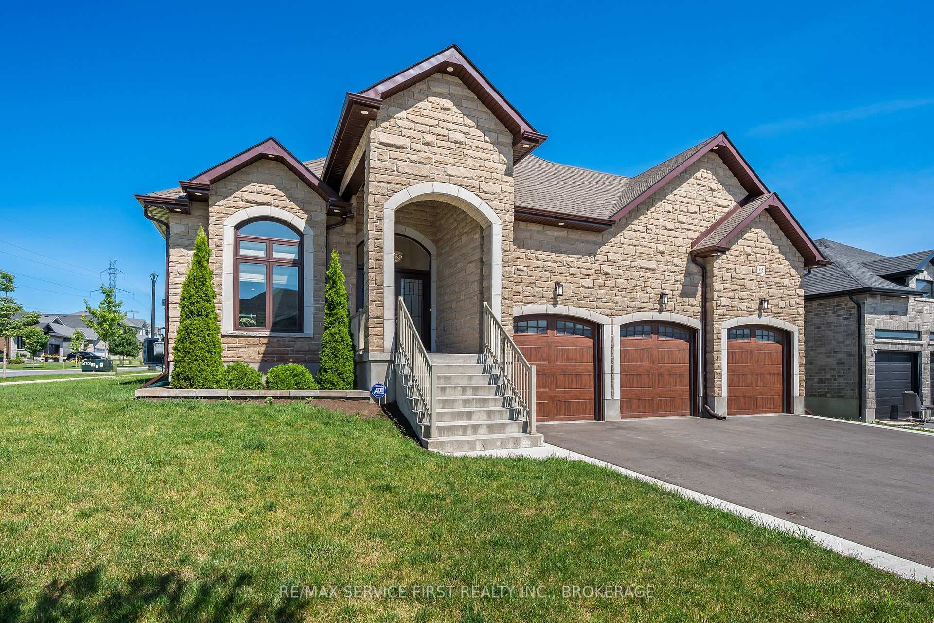 636 Mandara Drive photo 4