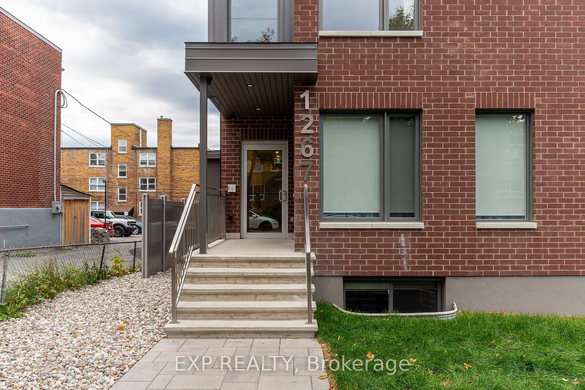 1267 Summerville Avenue Unit 4 photo 2