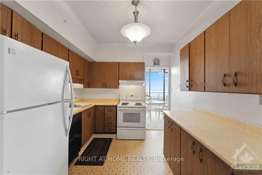 370 DOMINION Avenue Unit PH8 photo 8