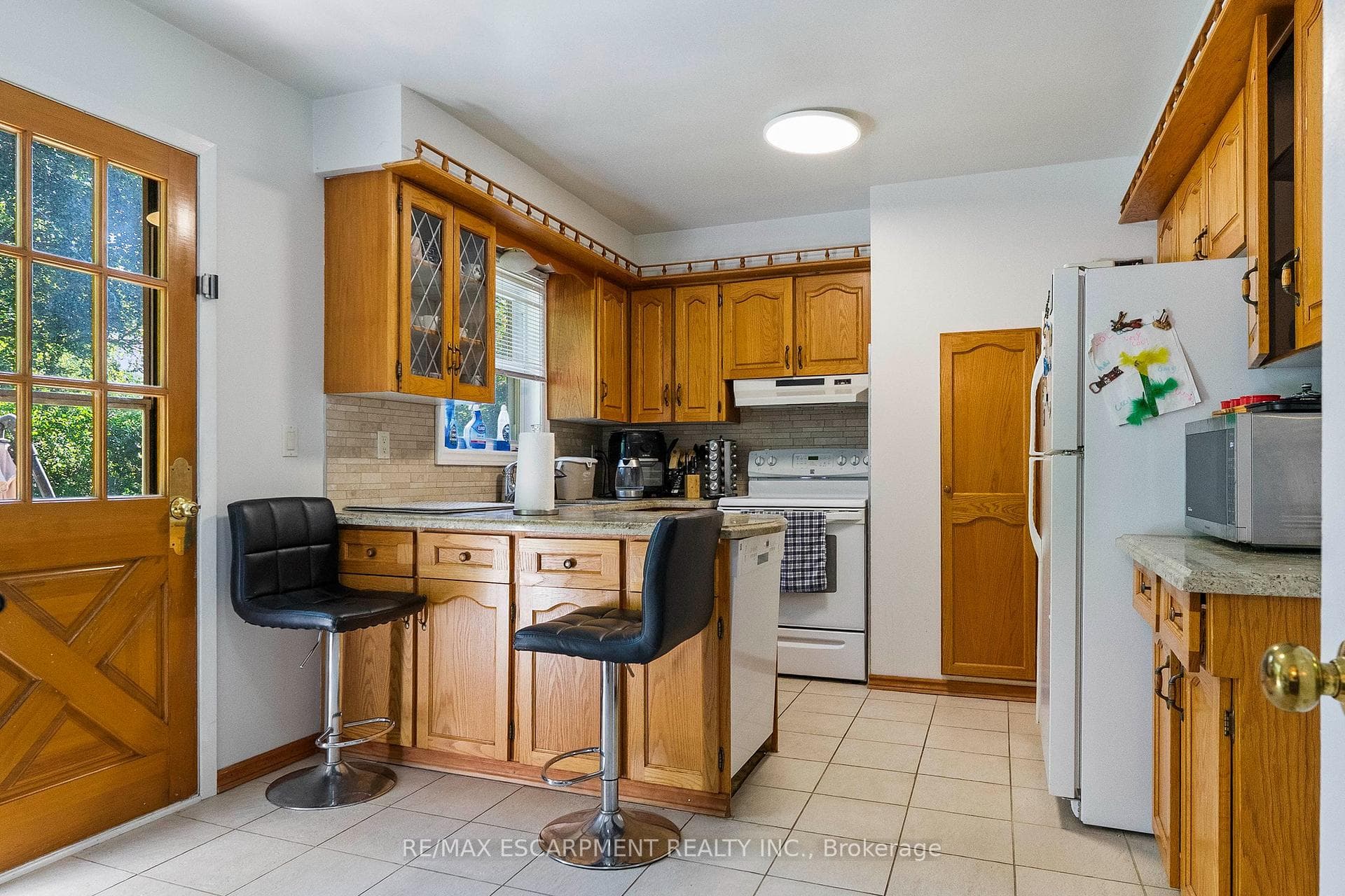2506 YARMOUTH Crescent photo 9