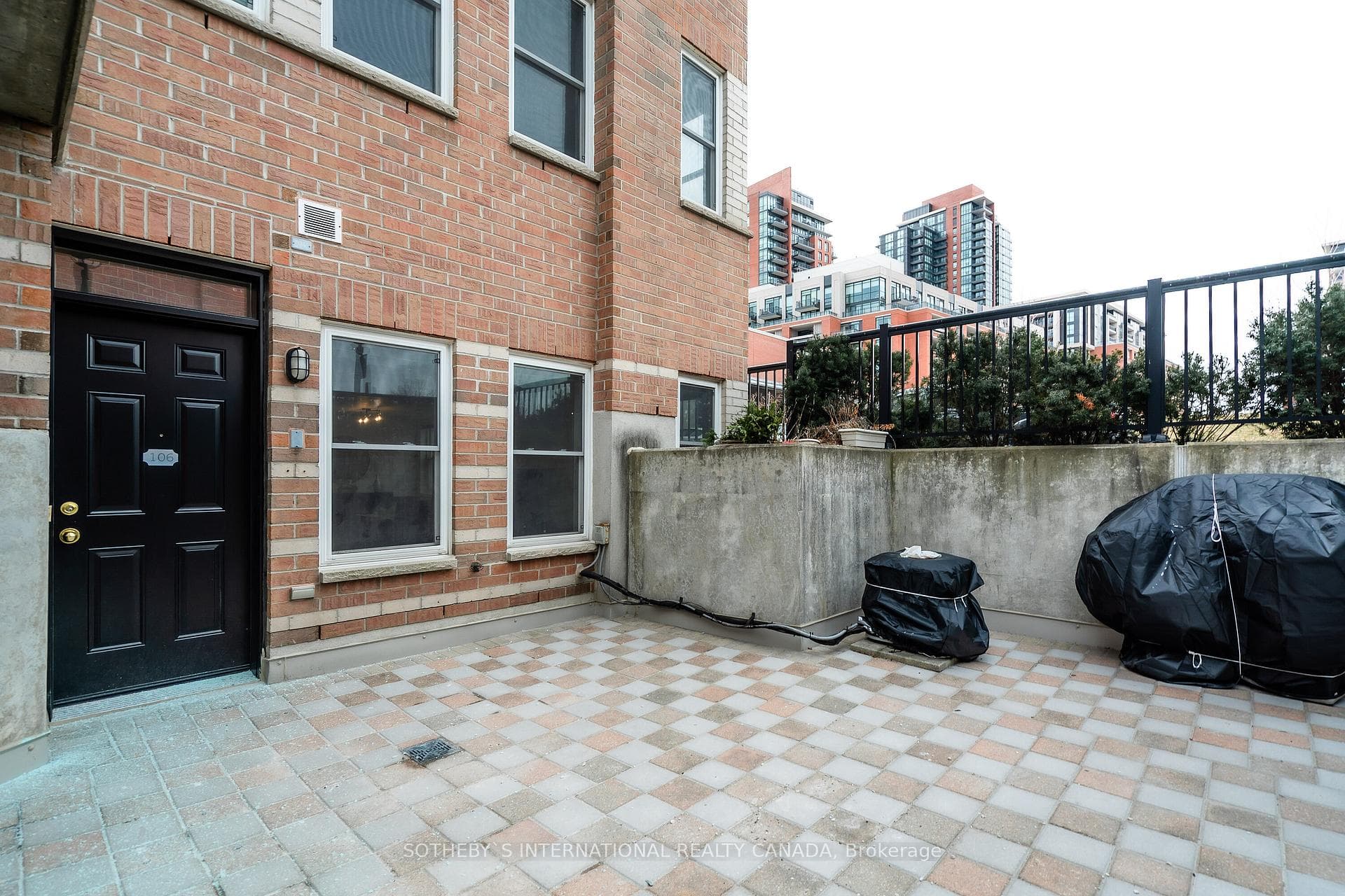760 Lawrence Avenue Unit 106 photo 27