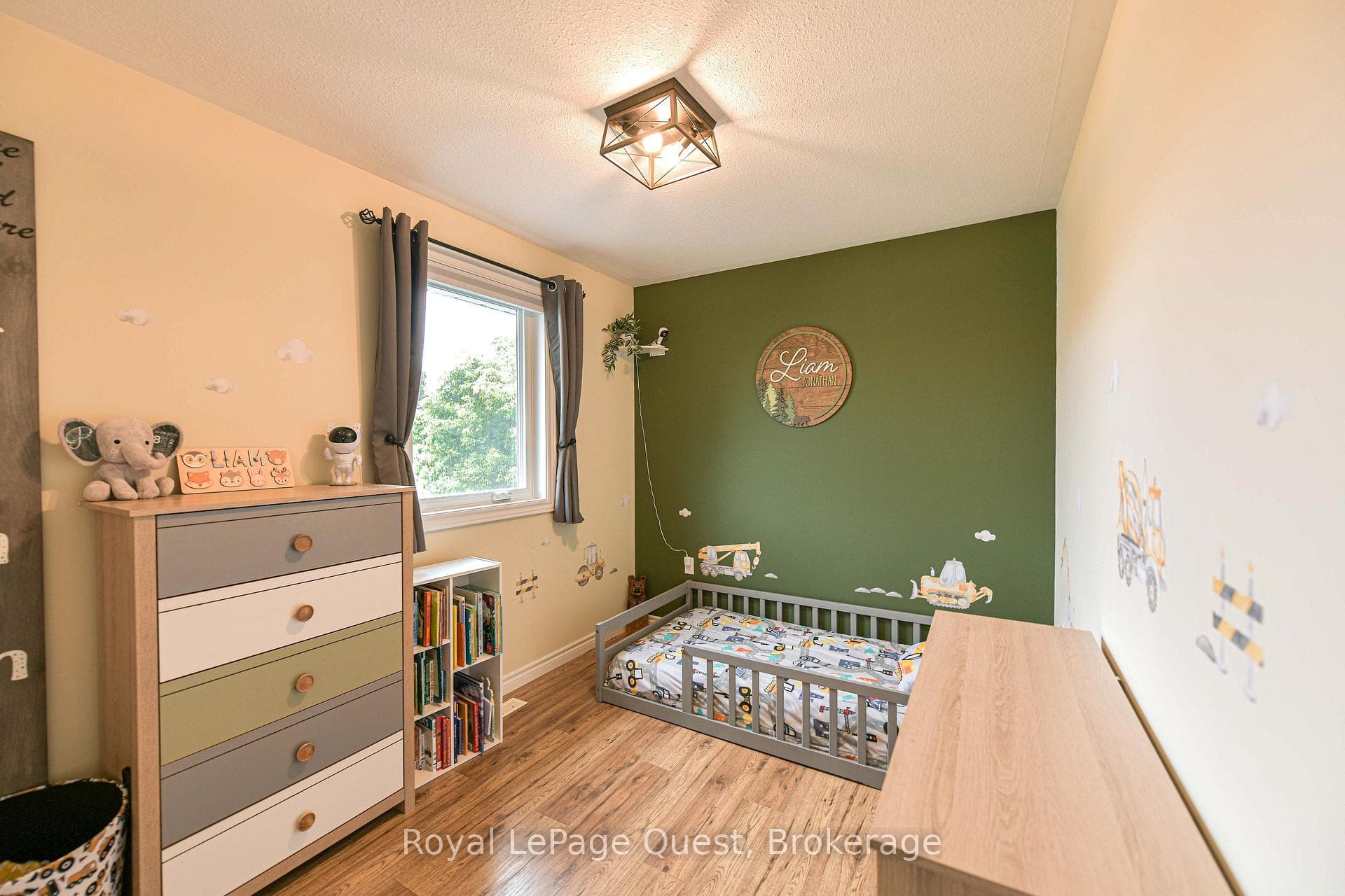 46 Courtney Crescent photo 12