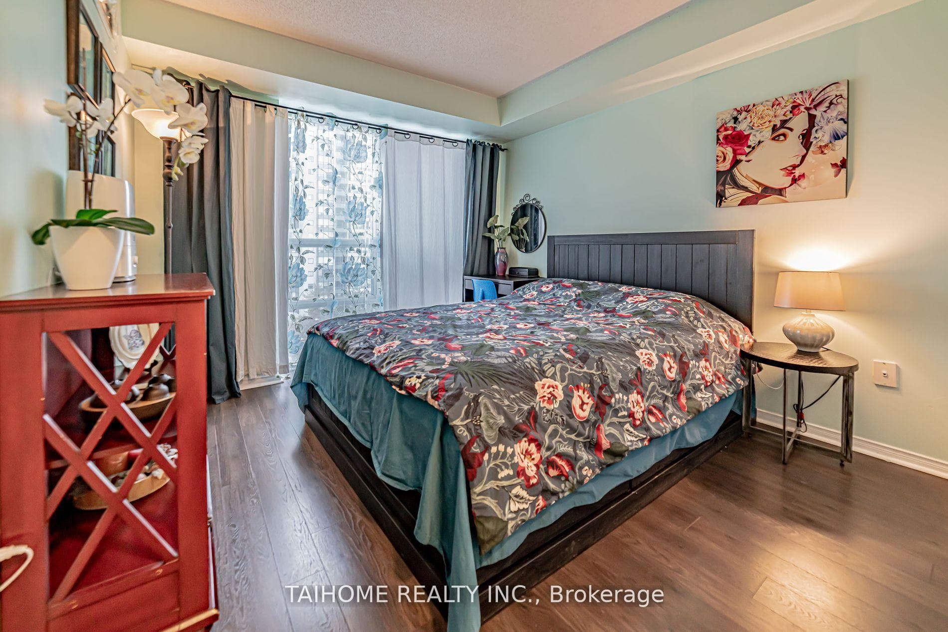 1 Pemberton Avenue Unit 702 photo 10