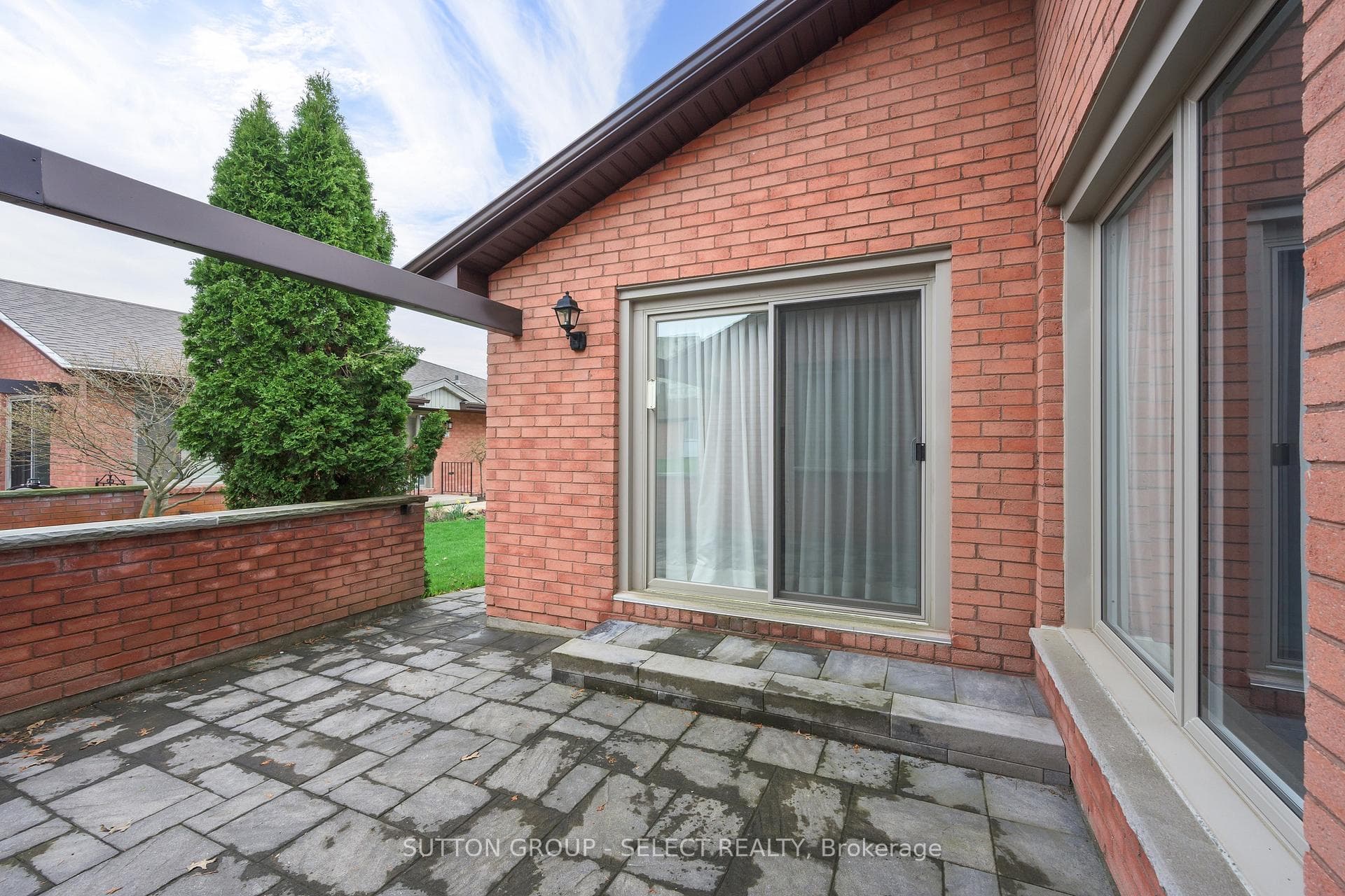 55 Fiddlers Green Road Unit 24 photo 3