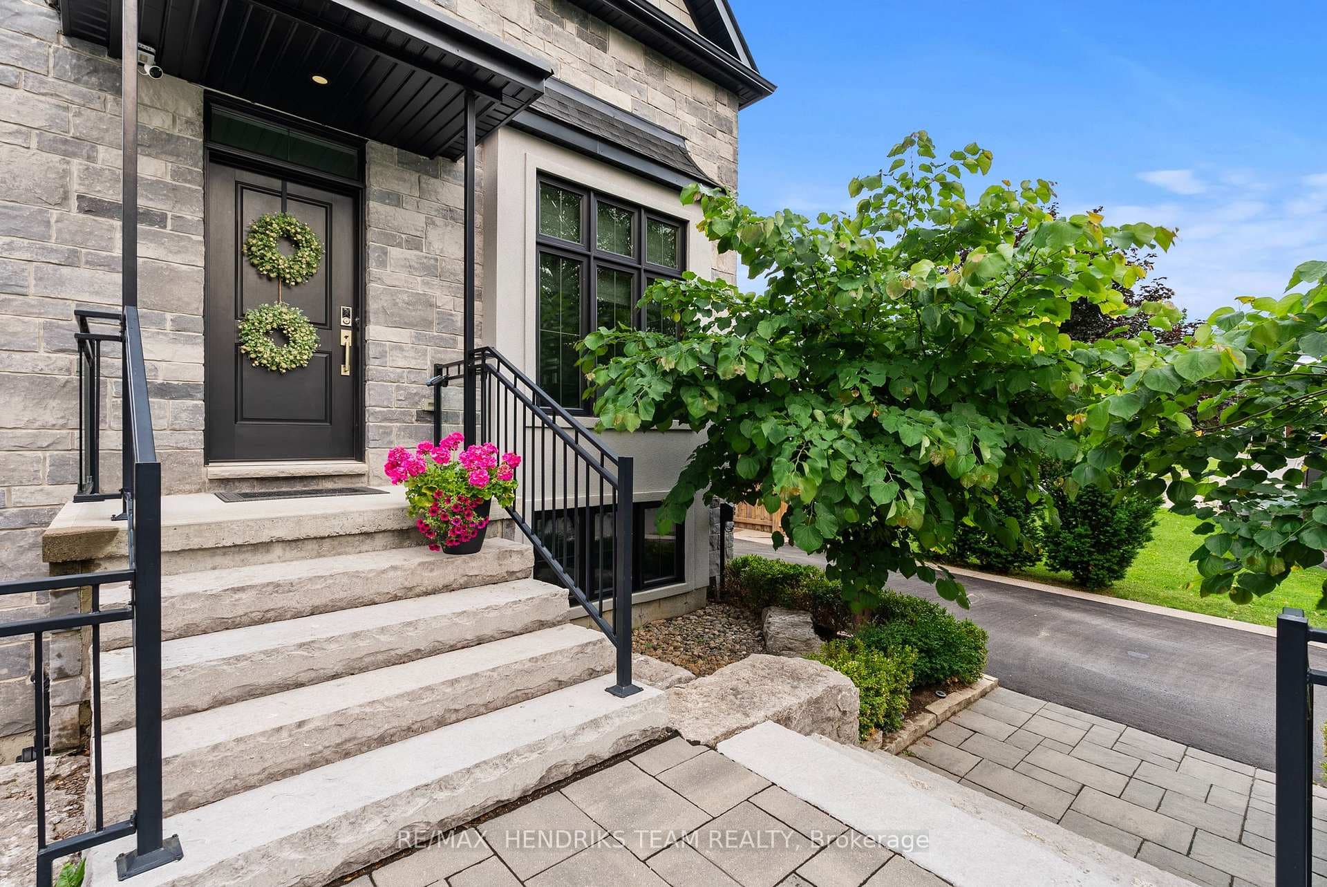 8 Stanmary Drive photo 4