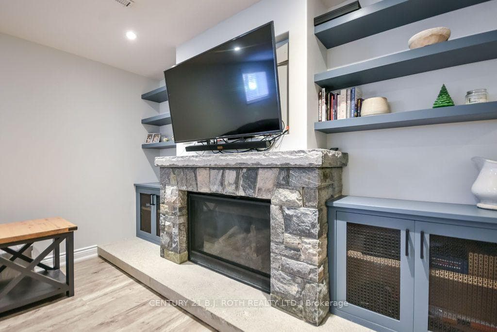 36 MERRINGTON Avenue photo 38