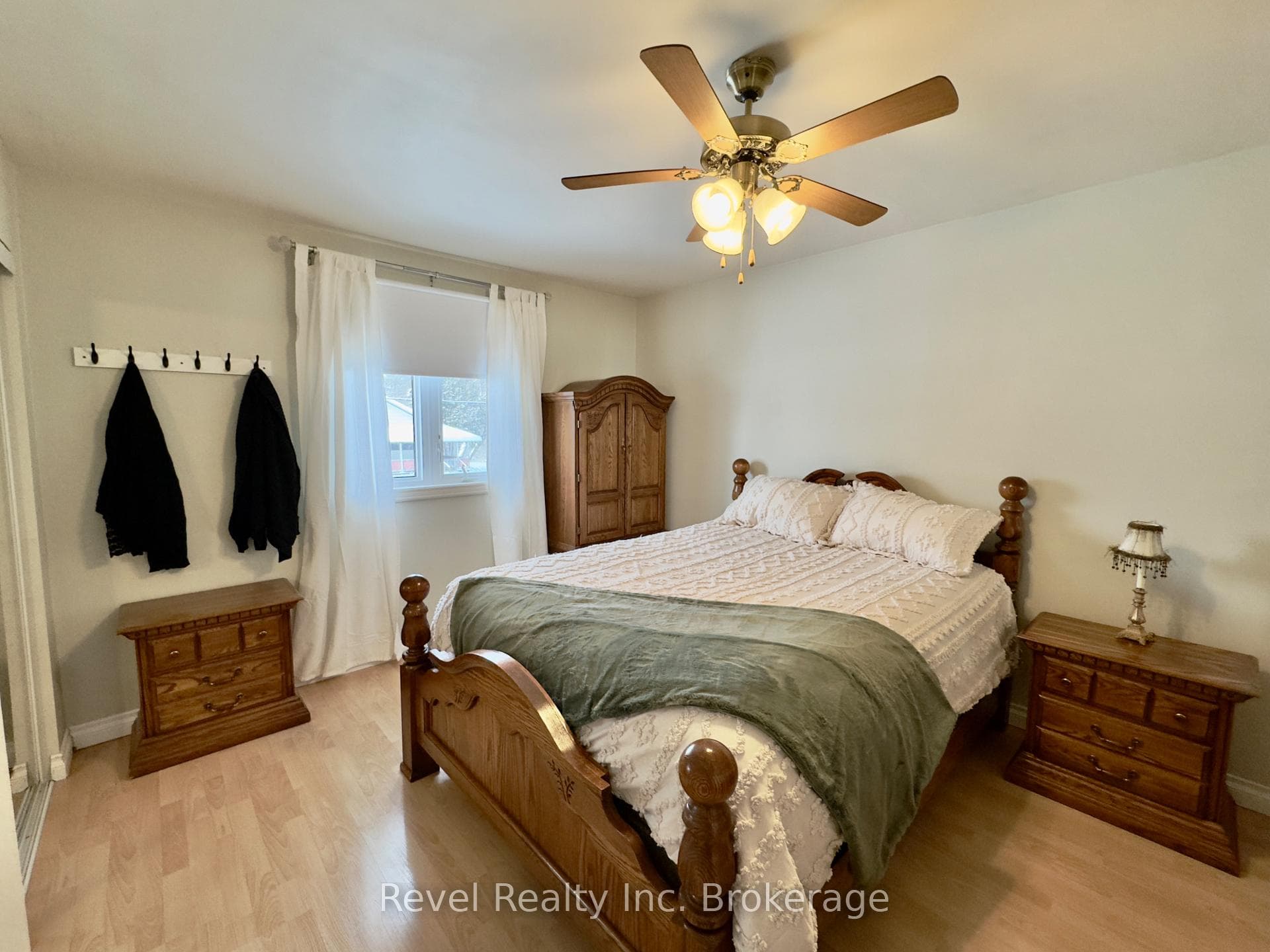 361 Louis Street photo 14