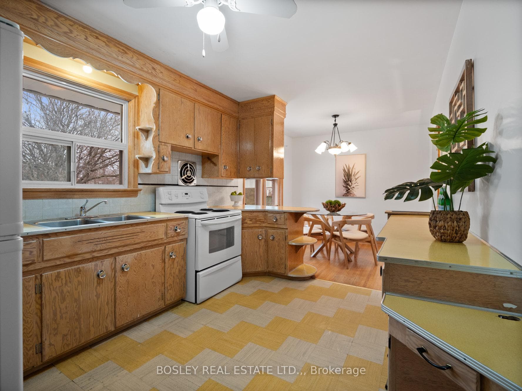 33 Tamarack Avenue photo 12