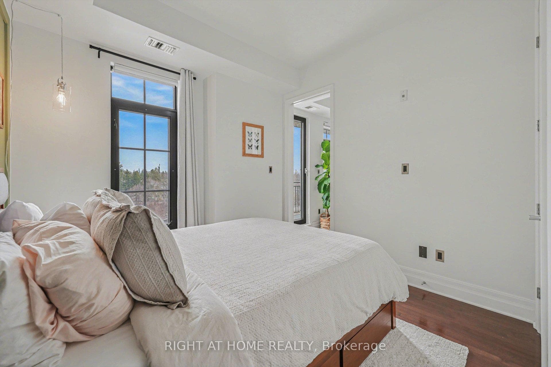 330 Loretta Avenue Unit 810 photo 17