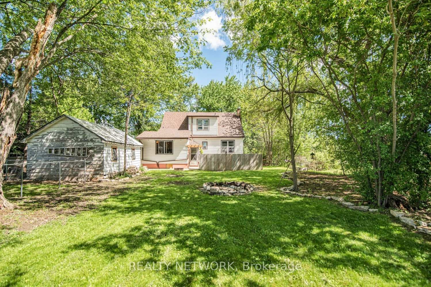 32 Grant Avenue photo 39
