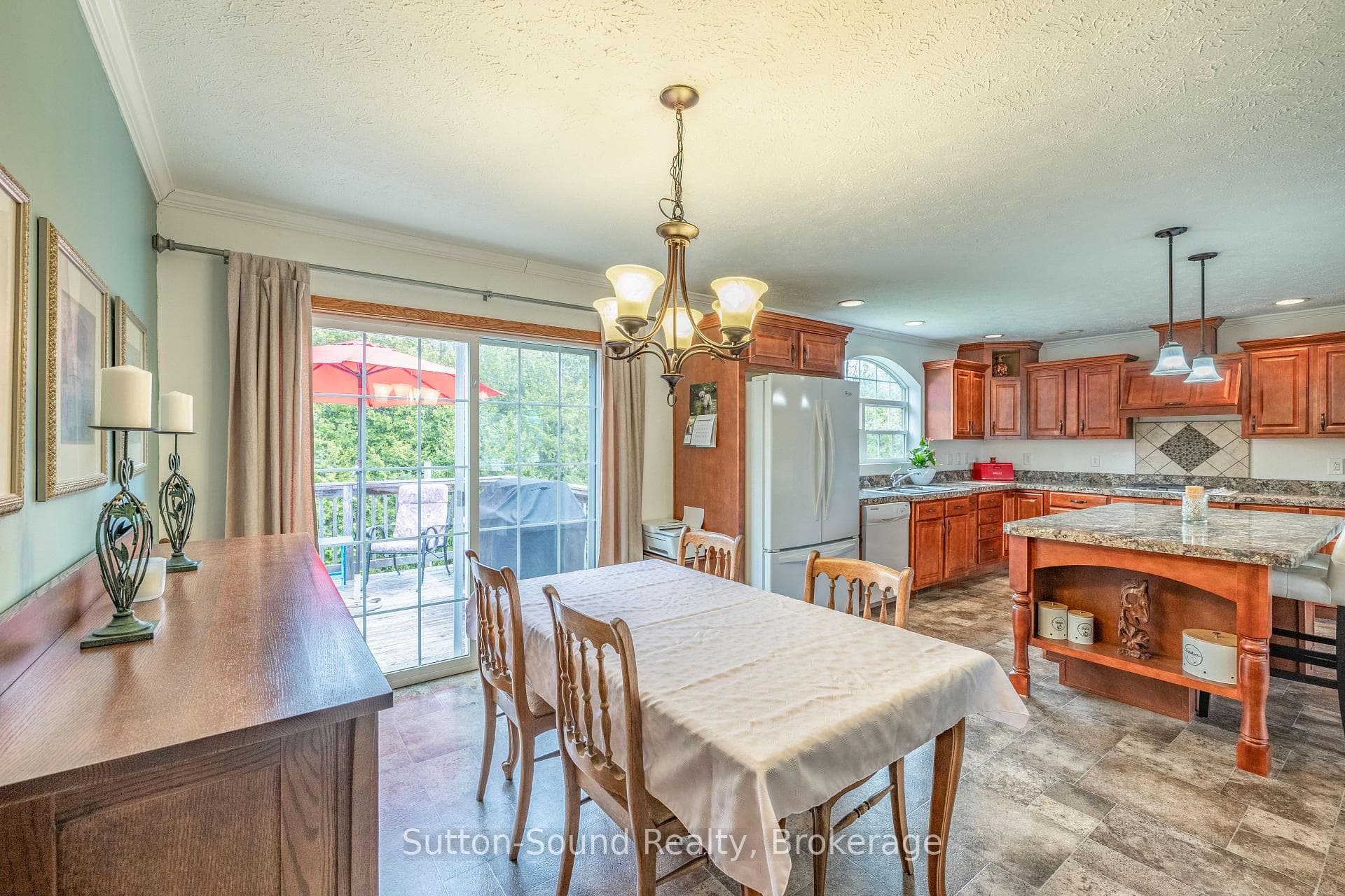 21 Cardinal Avenue photo 12
