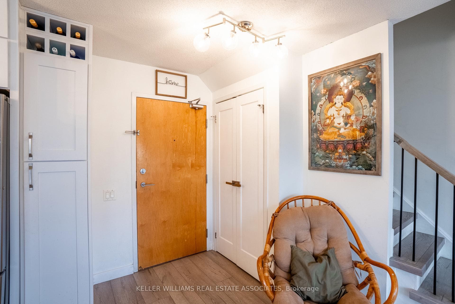 1040 The Queensway Avenue Unit 107 photo 3