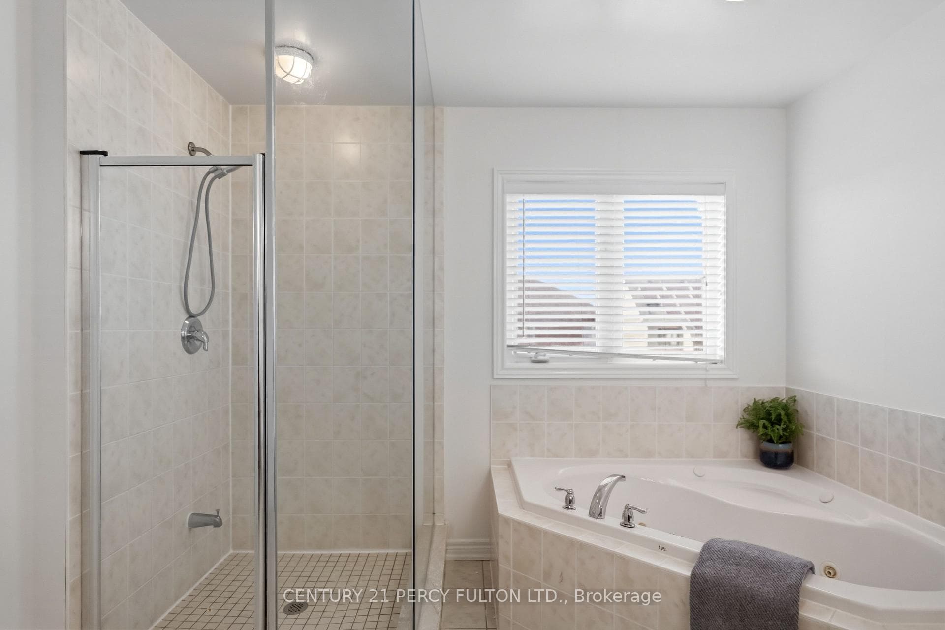 77 Appleview Rd- Primary Ensuite