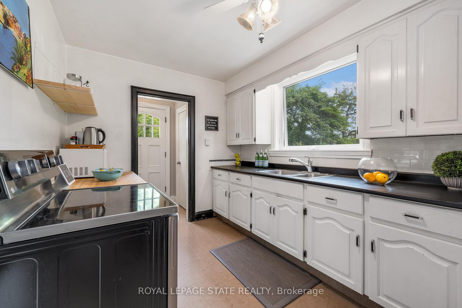 126 Queensdale Avenue photo 6