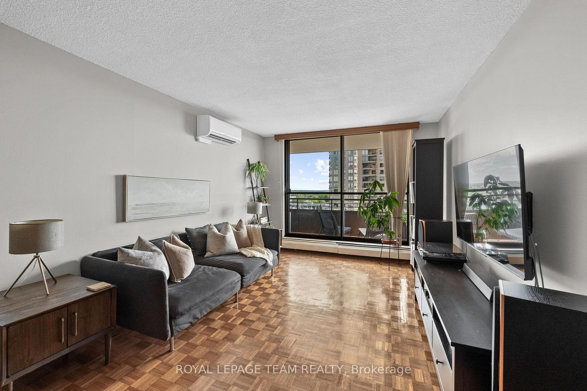 515 St Laurent Boulevard Unit 912 photo 21
