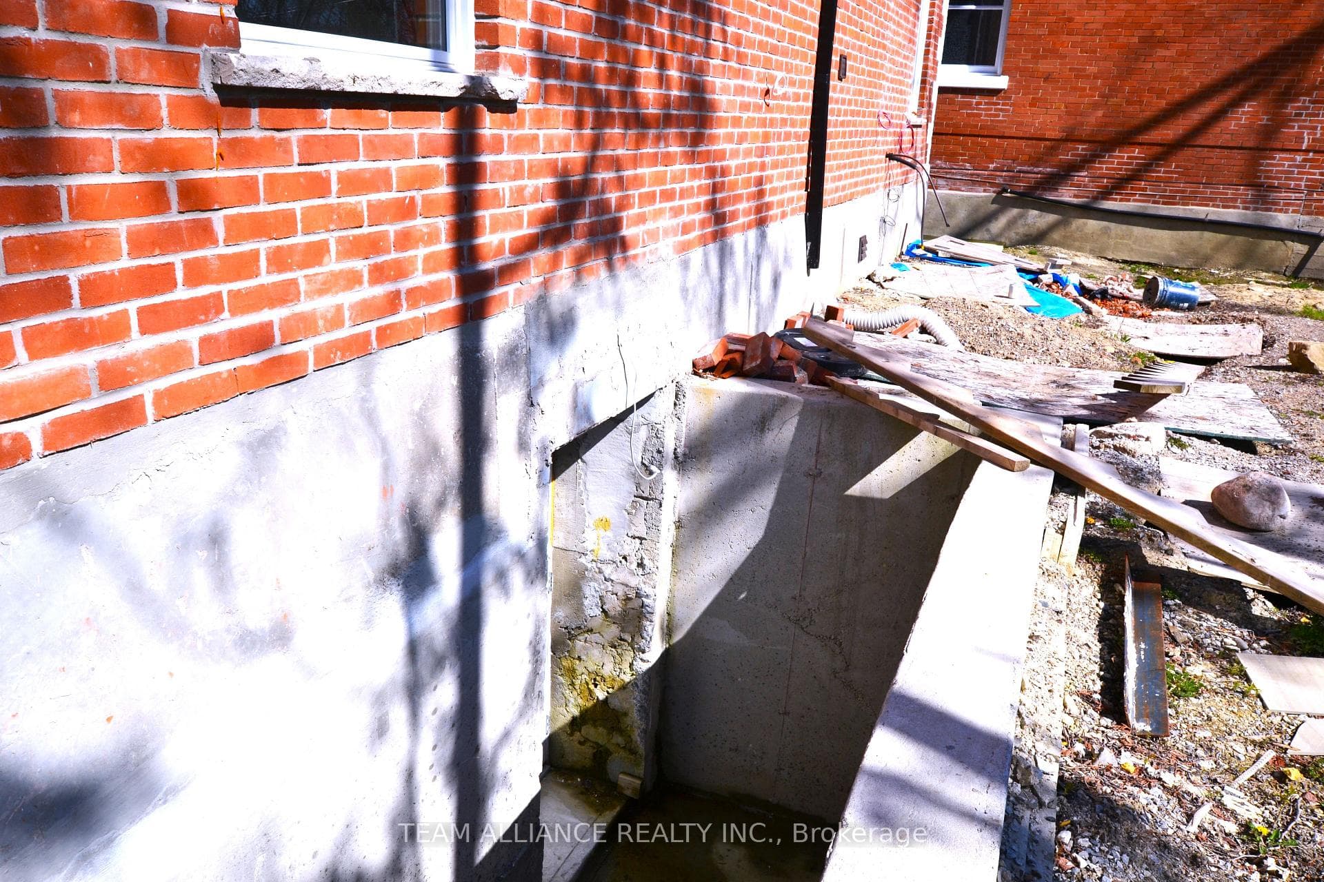 249 Main Street photo 16
