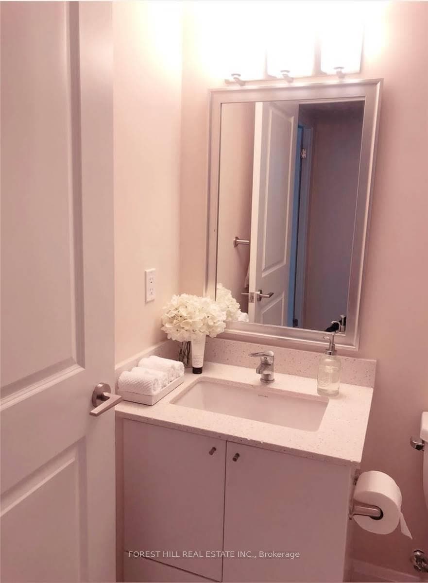55 Eglinton Avenue Unit 1407 photo 7