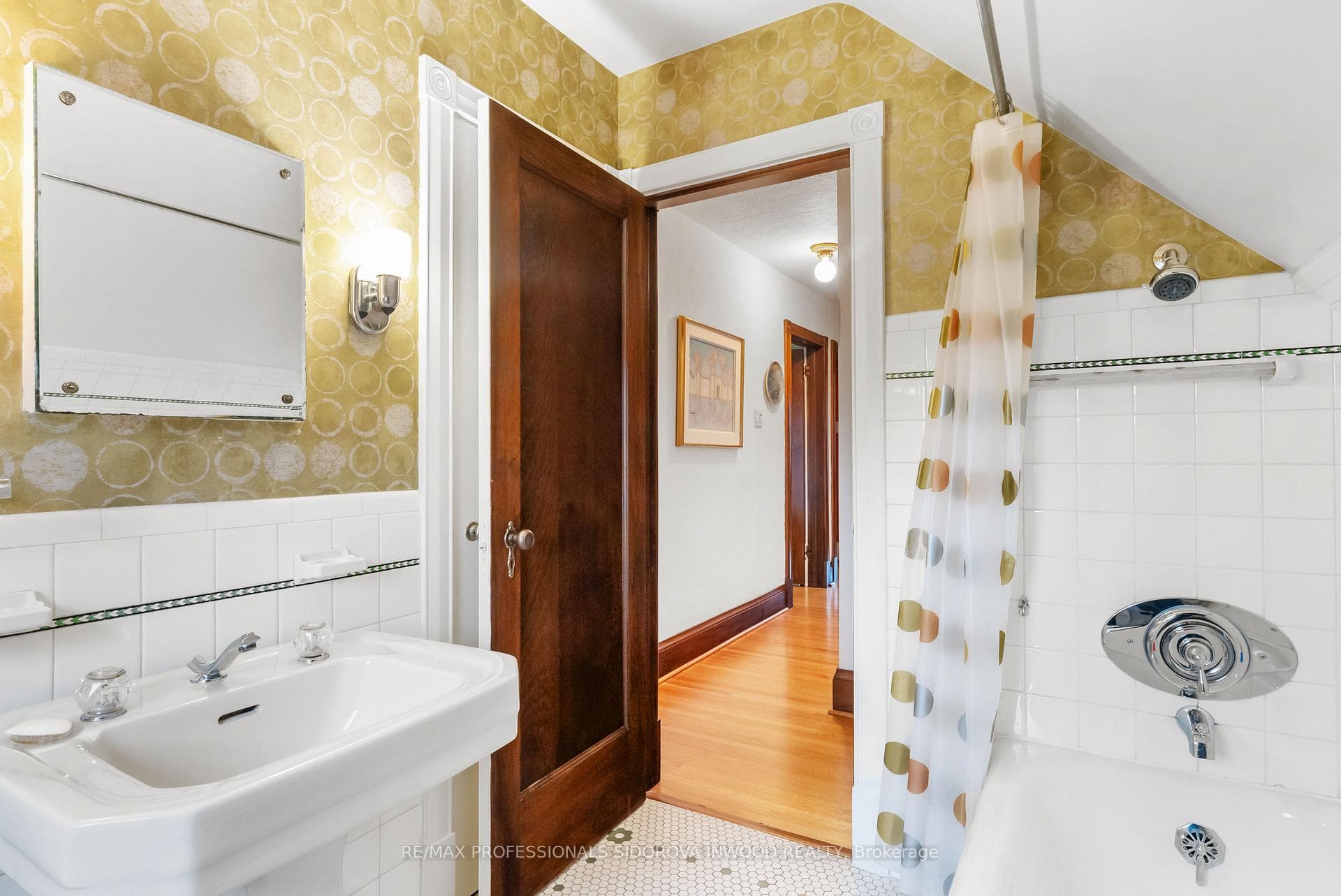 222 Ellis Avenue photo 26